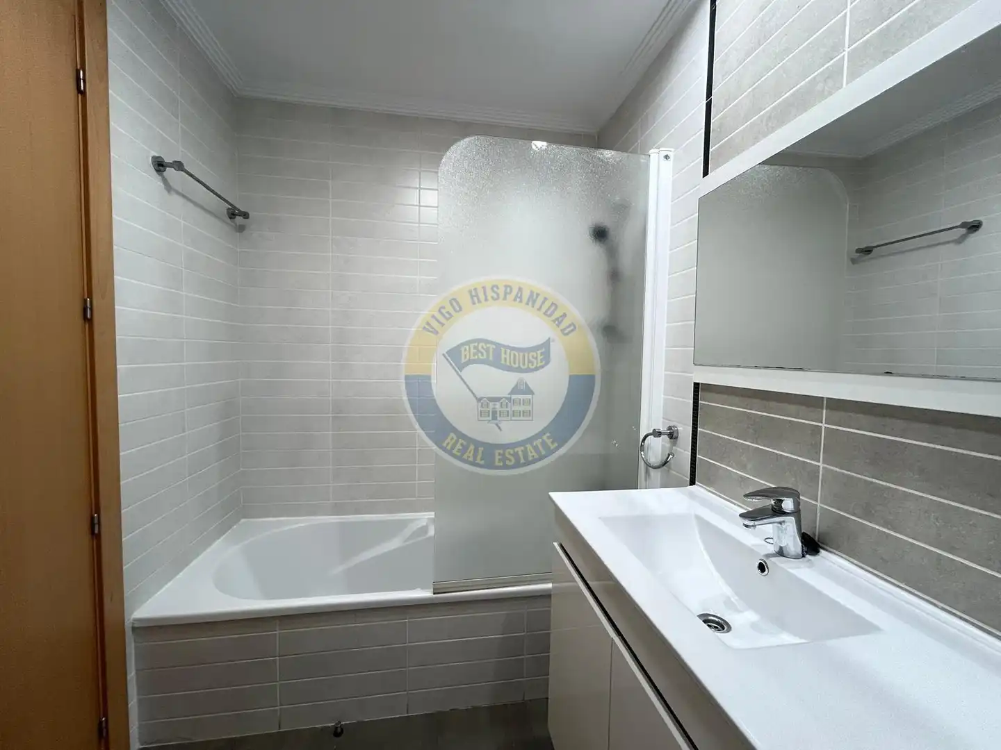 Bany de Apartament en venda en Vigo  amb Calefacció i Traster