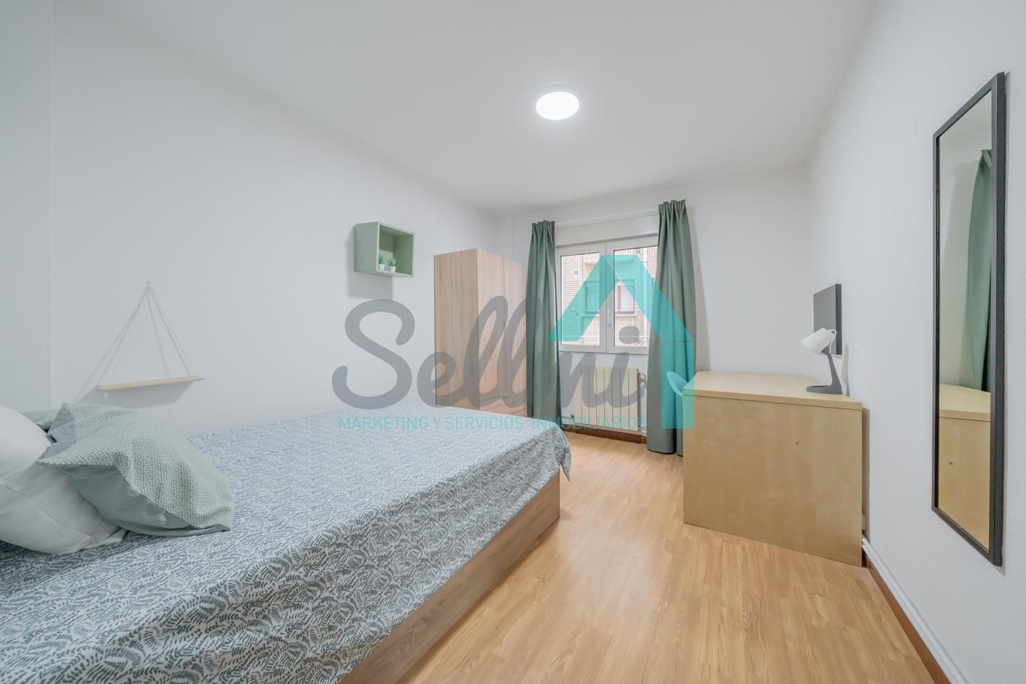 Habitación de Piso para compartir en Oviedo  con Calefacción, Amueblado y Internet