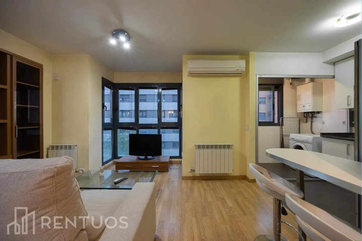 Living room of Study for rent in Madrid  with Air Conditioner, Heating and Storage room