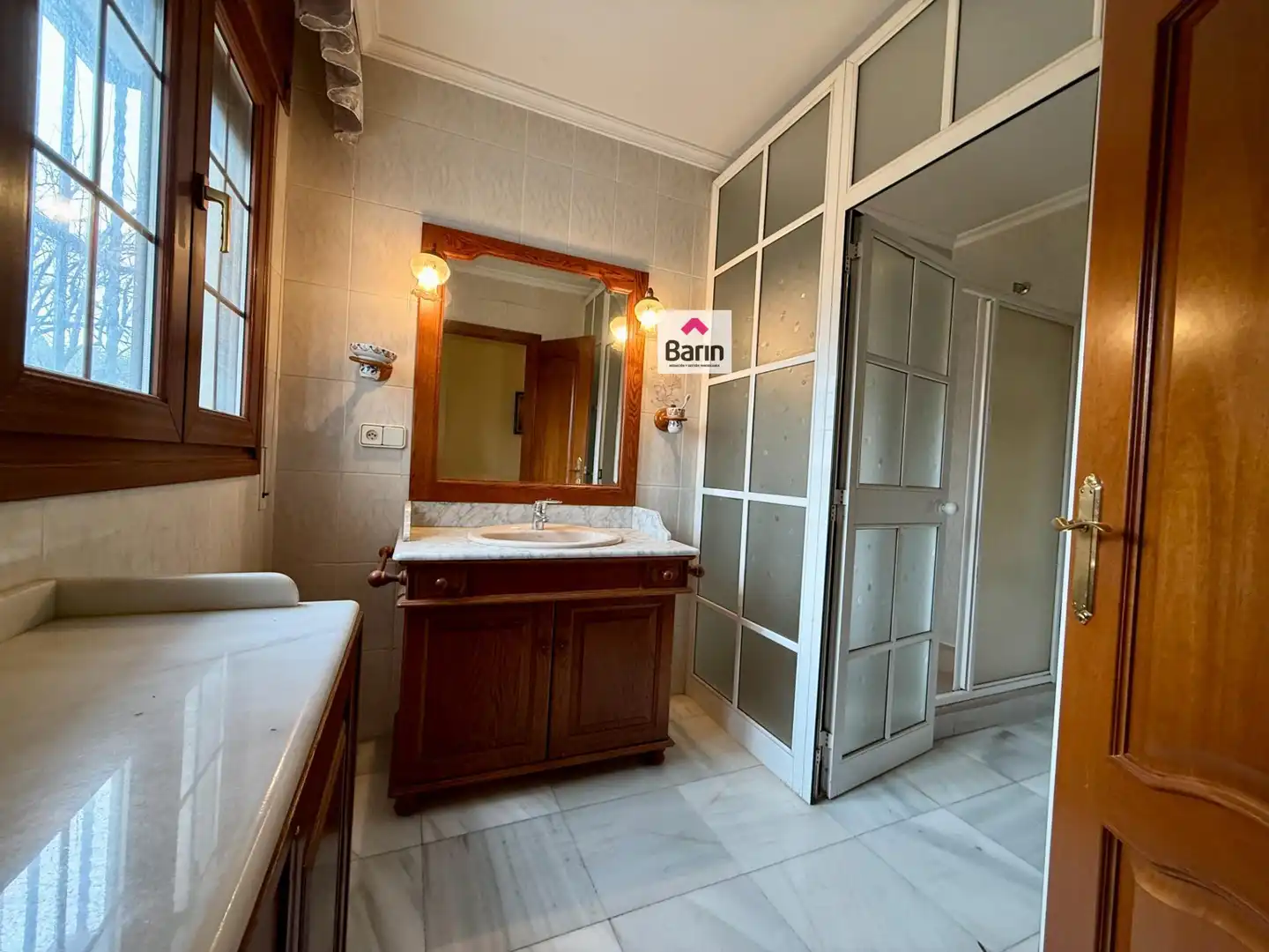 Bany de Casa o xalet en venda en Córdoba amb Jardí privat, Terrassa i Traster