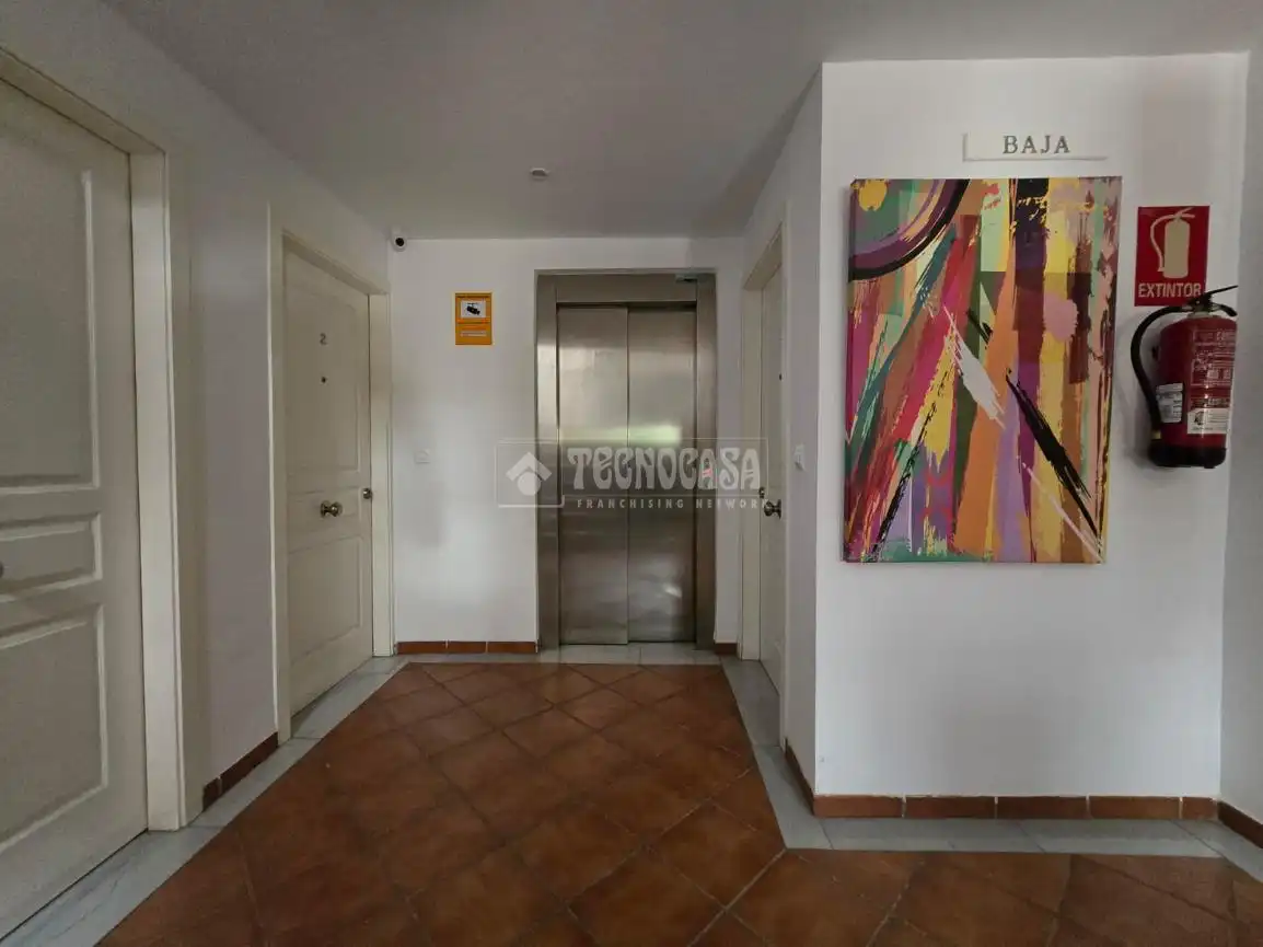 Piso en venta en Vélez de Benaudalla con Aire acondicionado, Terraza y Piscina comunitaria