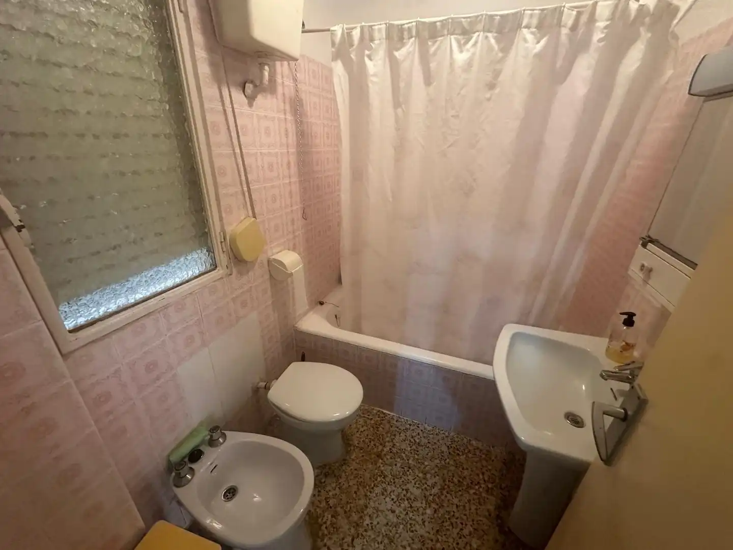 Badezimmer von Wohnungen zum Verkauf in Águilas mit Möbliert und Balkon