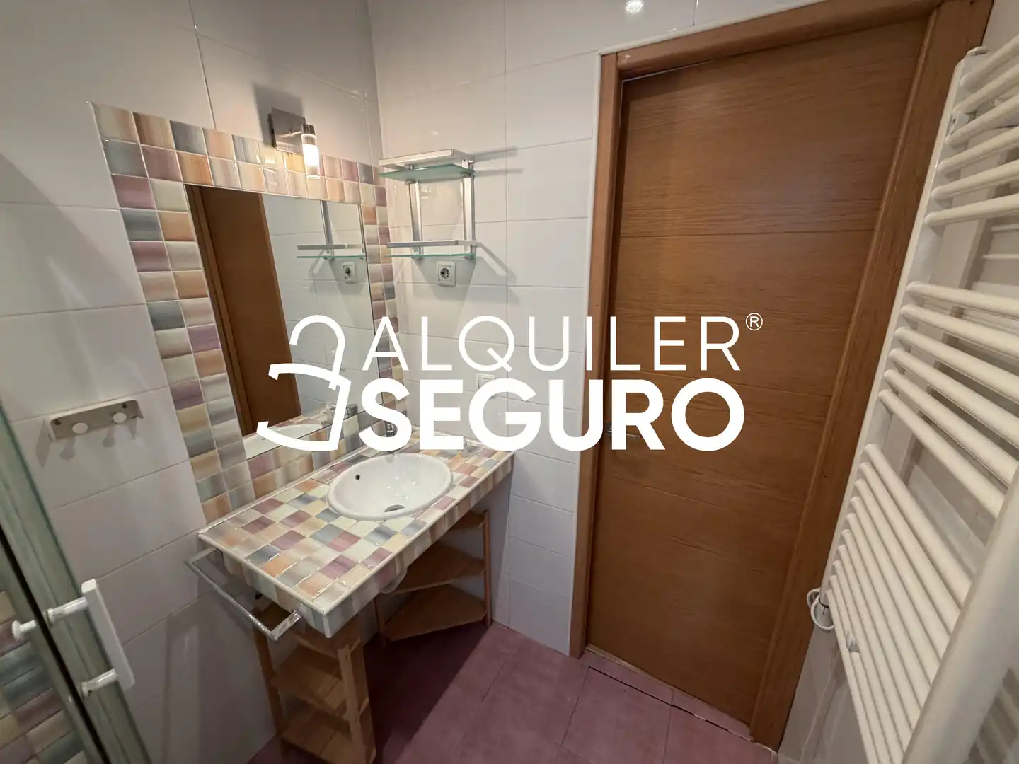 Bathroom of Flat for rent in Madrid  with Air Conditioner and Heating