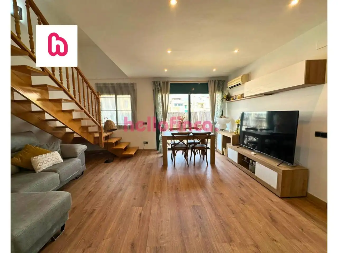 Living room of Flat for sale in Sant Celoni  with Air Conditioner, Heating and Parquet flooring