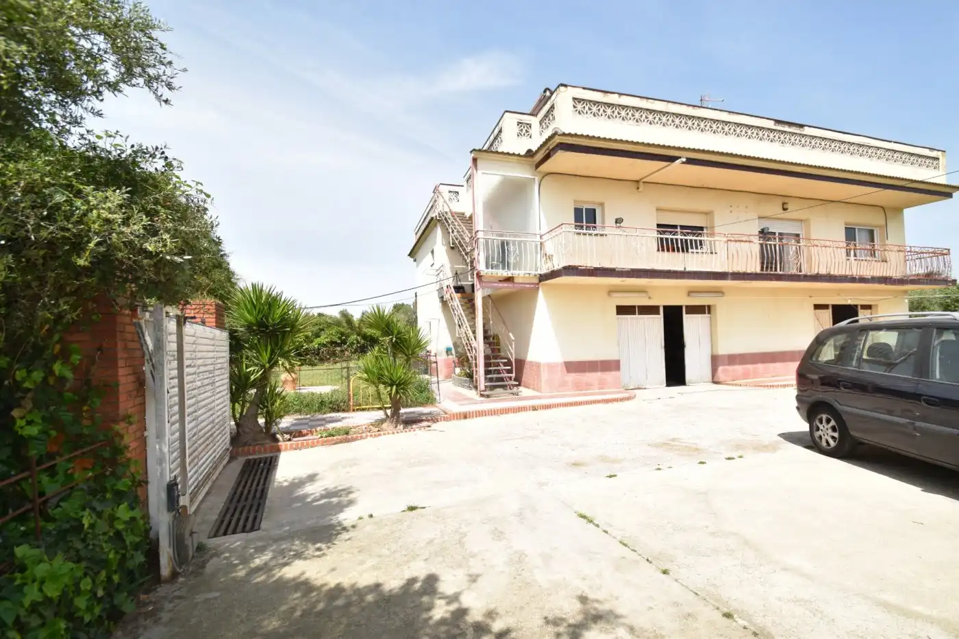 Exterior view of Country homes for sale in Vilanova i la Geltrú  with Terrace and Balcony