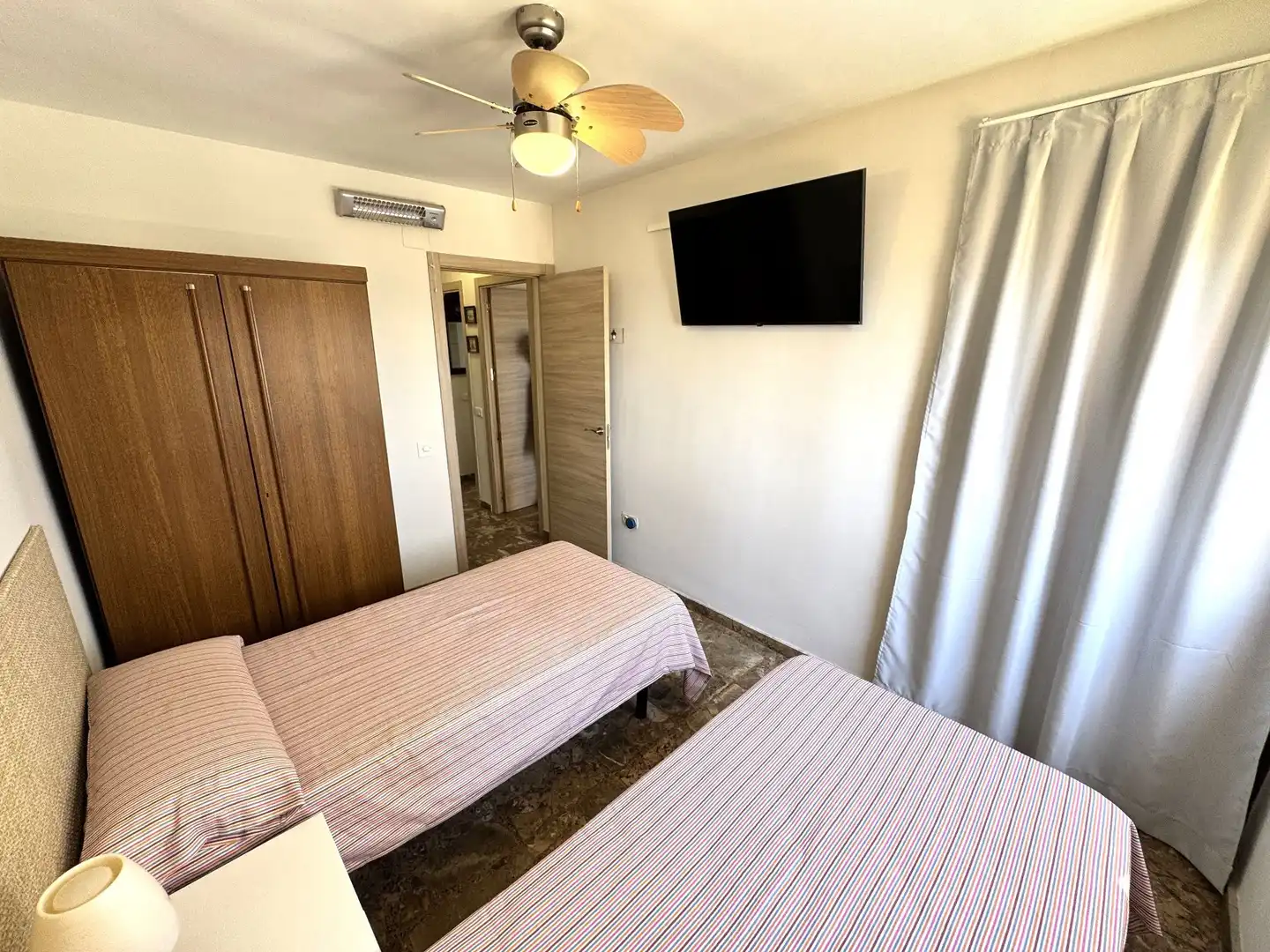Schlafzimmer von Wohnungen zur Miete in Benidorm mit Klimaanlage, Heizung und Terrasse
