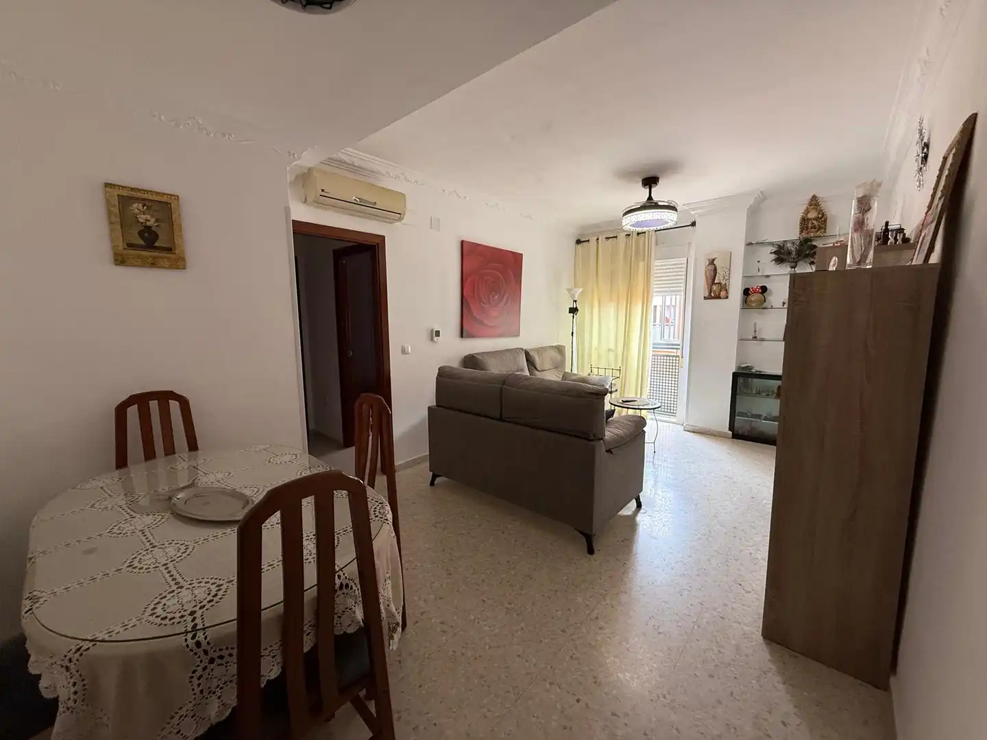 Sala d'estar de Pis en venda en Dos Hermanas amb Aire condicionat, Traster i Moblat