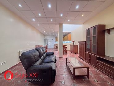 Casa con balcón en venta en Madrigal
