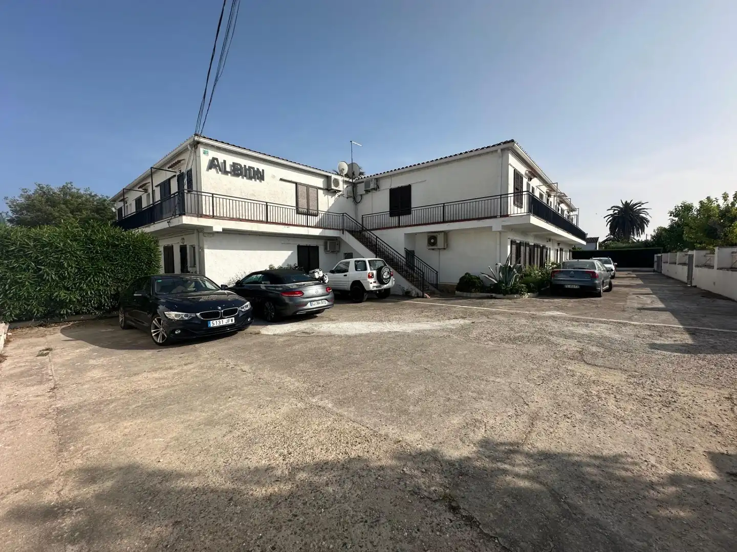 Vista exterior de Apartament en venda en Empuriabrava amb Aire condicionat, Jardí privat i Moblat