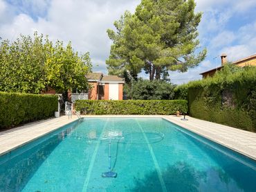 Casa amb piscina en venda a Carrer del Gerro