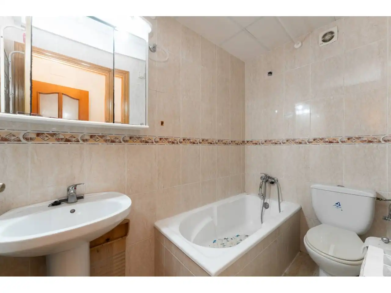 Baño de Piso en venta en Cunit con Aire acondicionado, Calefacción y Jardín privado