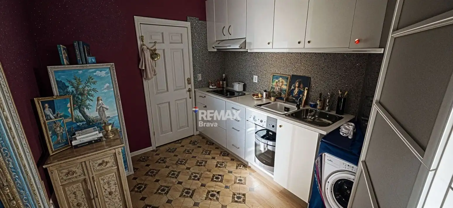 Cuina de Casa o xalet en venda en Olot amb Calefacció, Jardí privat i Terrassa