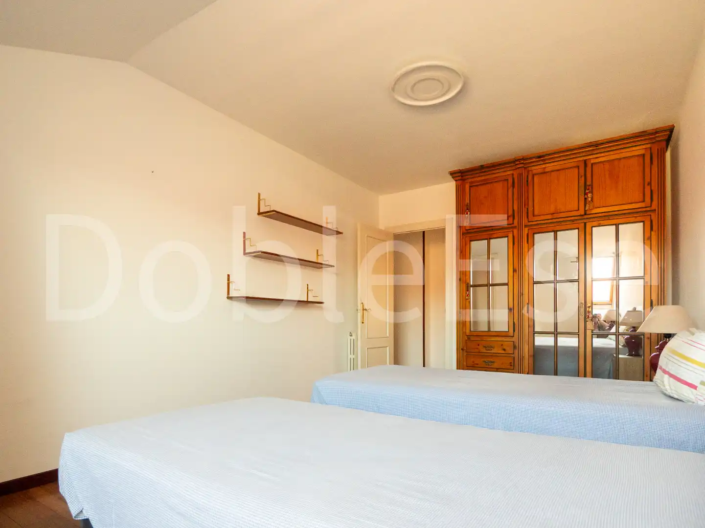 Habitación de Ático de alquiler en Gijón  con Calefacción, Jardín privado y Parquet