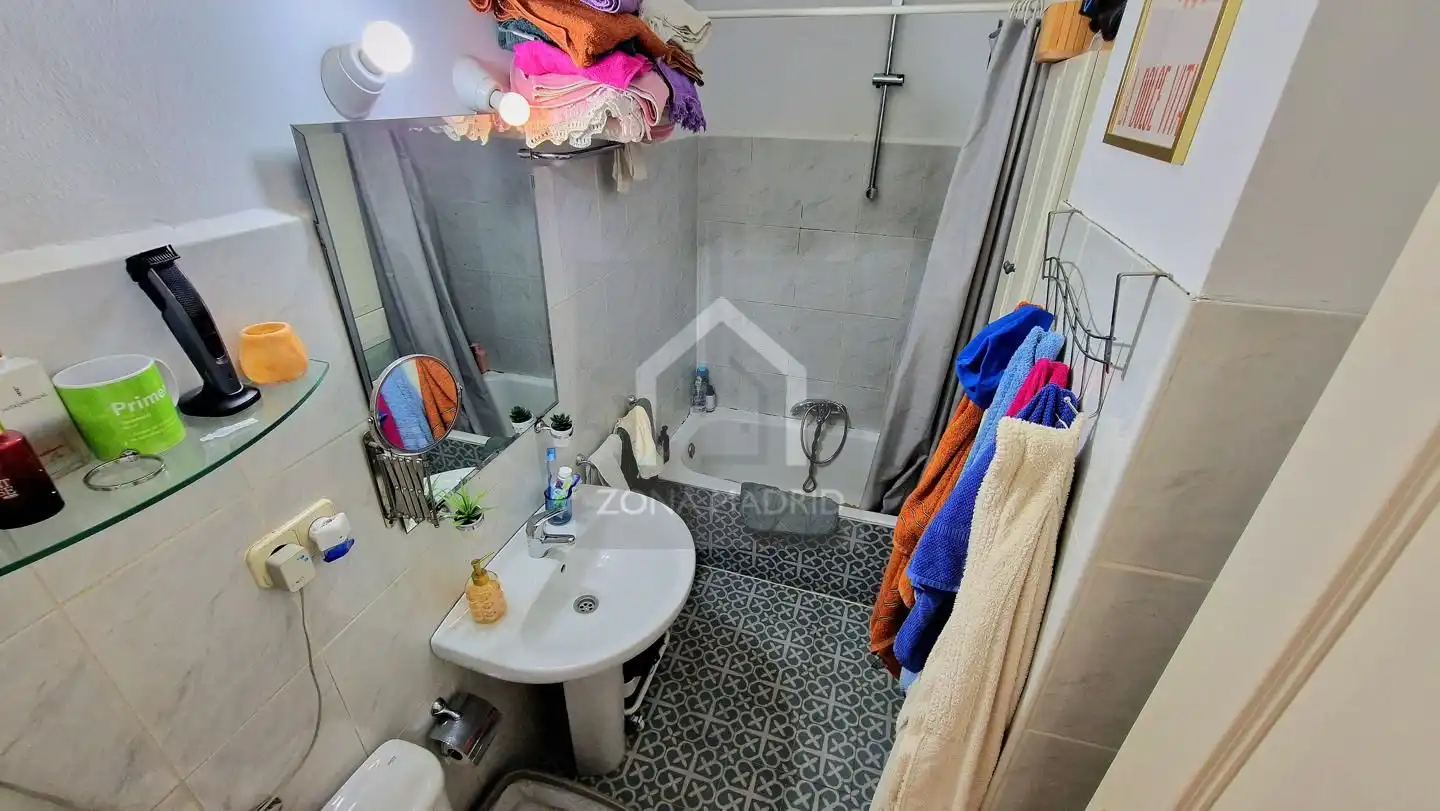 Bathroom of Flat for sale in Madrid  with Furnished