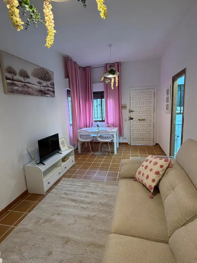 Sala de estar de Casa o chalet en venta en Navamorcuende con Calefacción, Terraza y Amueblado