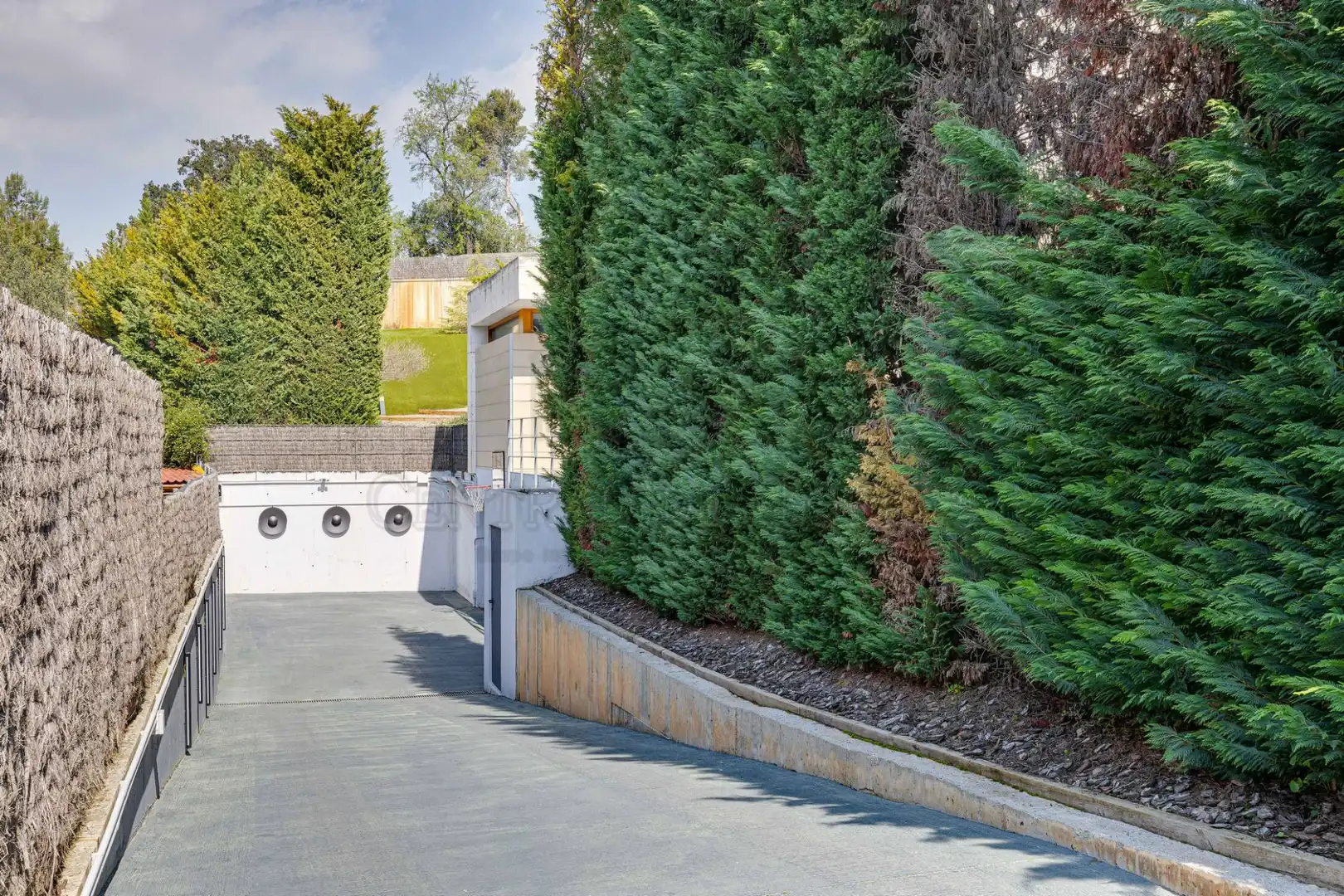 Vista exterior de Casa o xalet en venda en Sant Cugat del Vallès amb Aire condicionat, Calefacció i Jardí privat