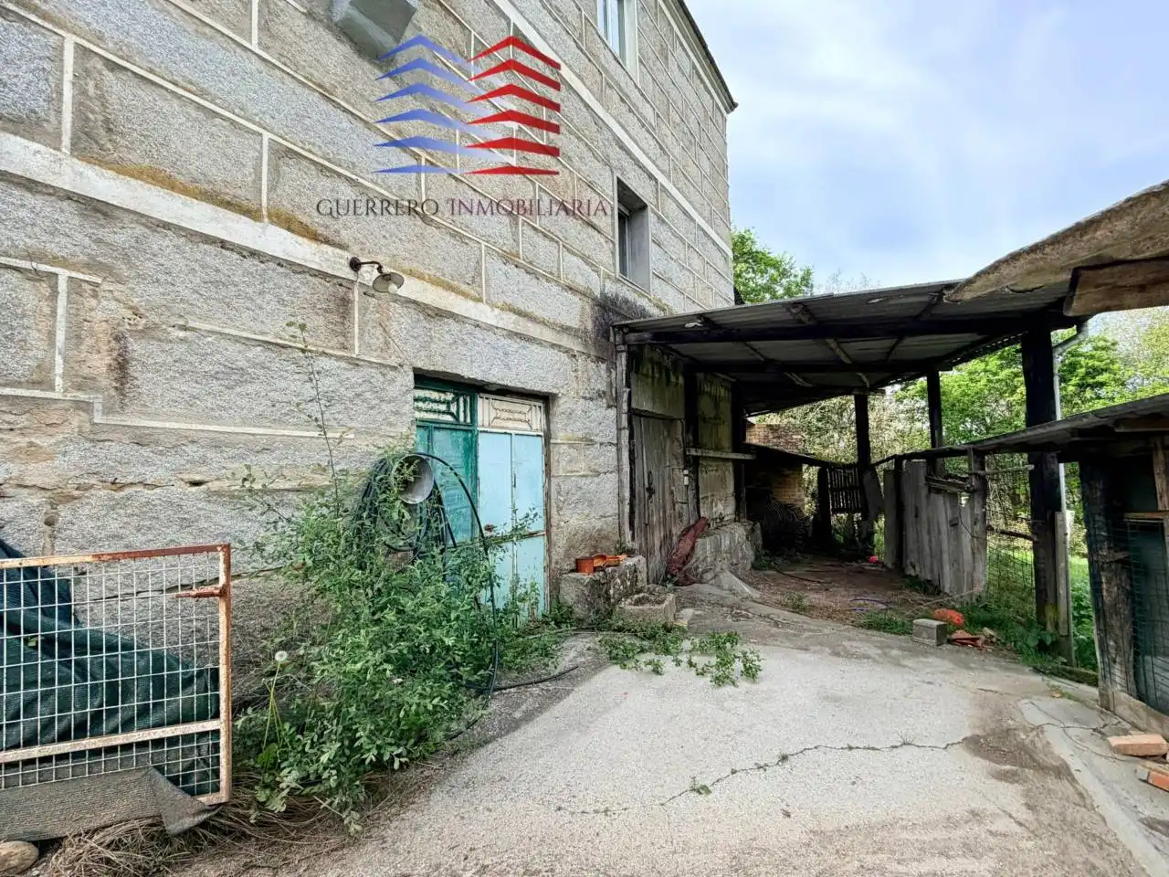Vista exterior de Casa o xalet de lloguer en San Cibrao das Viñas amb Calefacció, Terrassa i Moblat