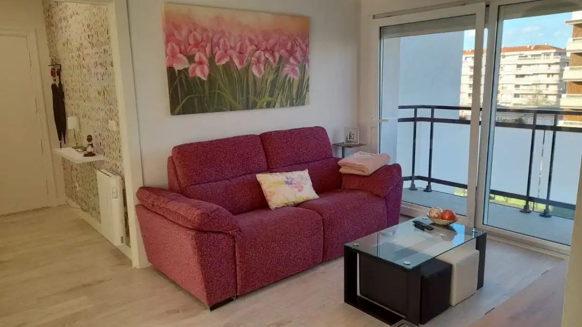 Sala de estar de Piso de alquiler en Laredo con Calefacción, Terraza y Amueblado