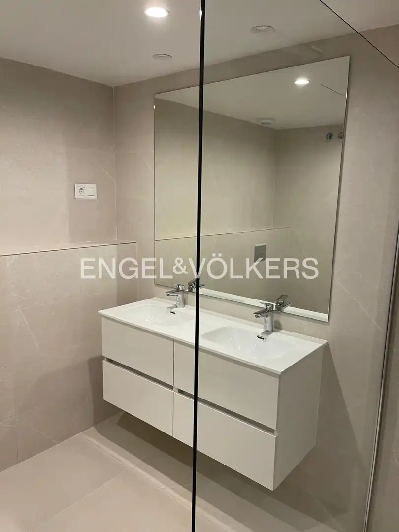 Baño de Piso en venta en Madrid con Calefacción, Jardín privado y Parquet