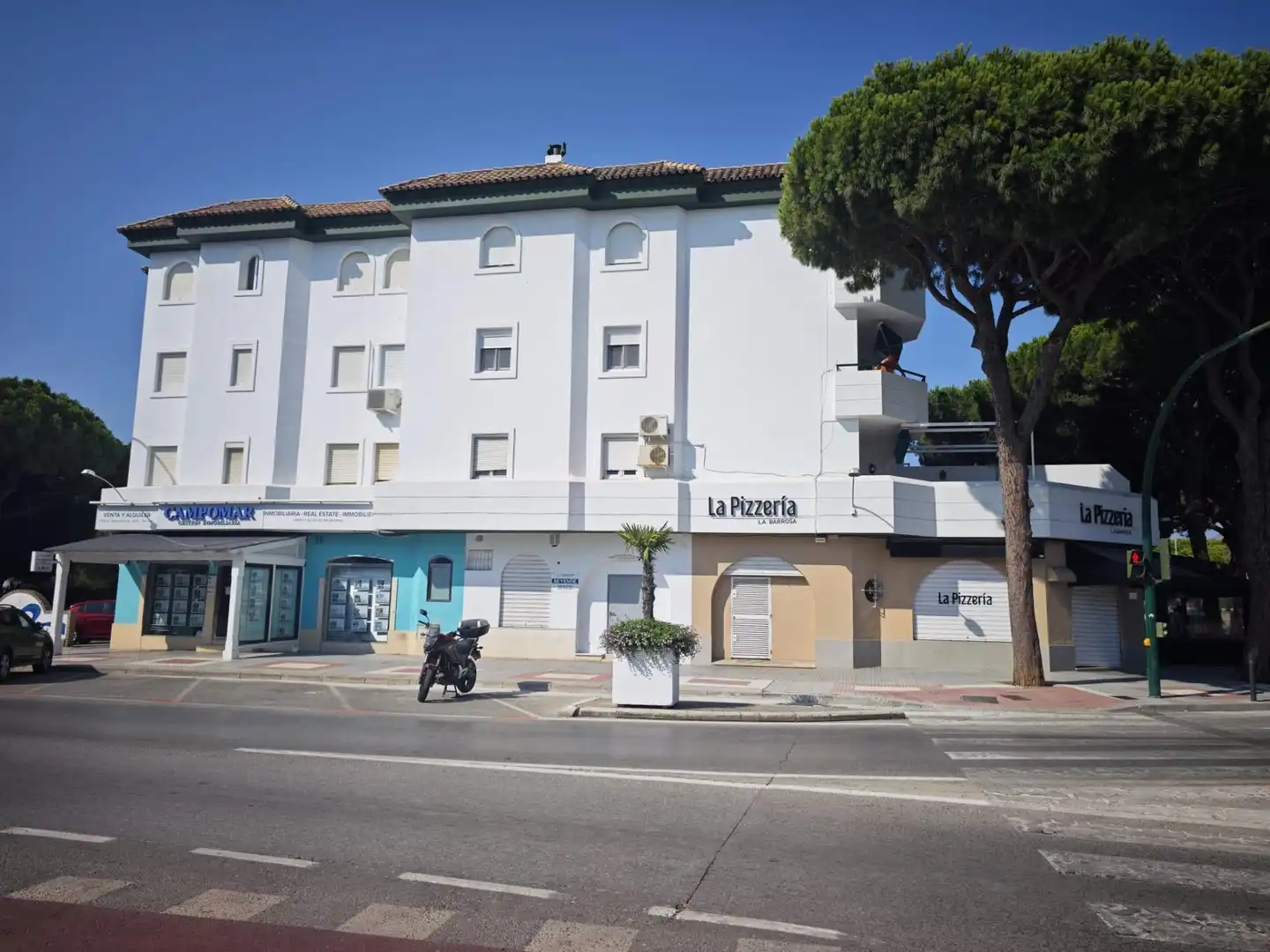 Vista exterior de Local en venta en Chiclana de la Frontera