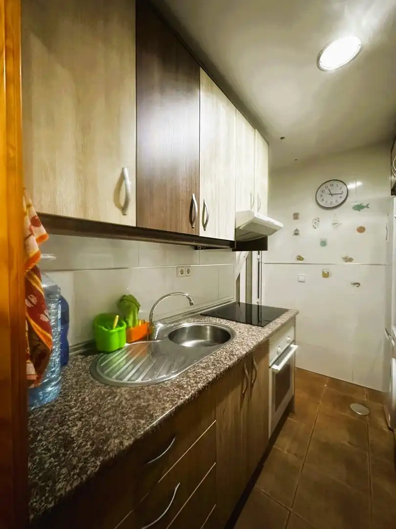 Cocina de Apartamento de alquiler en Pilar de la Horadada con Aire acondicionado, Jardín privado y Trastero