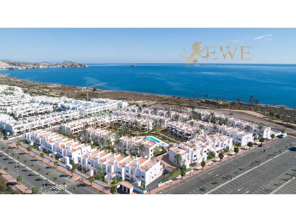 Home with terrace for sale in Calle Viena, imagen 2
