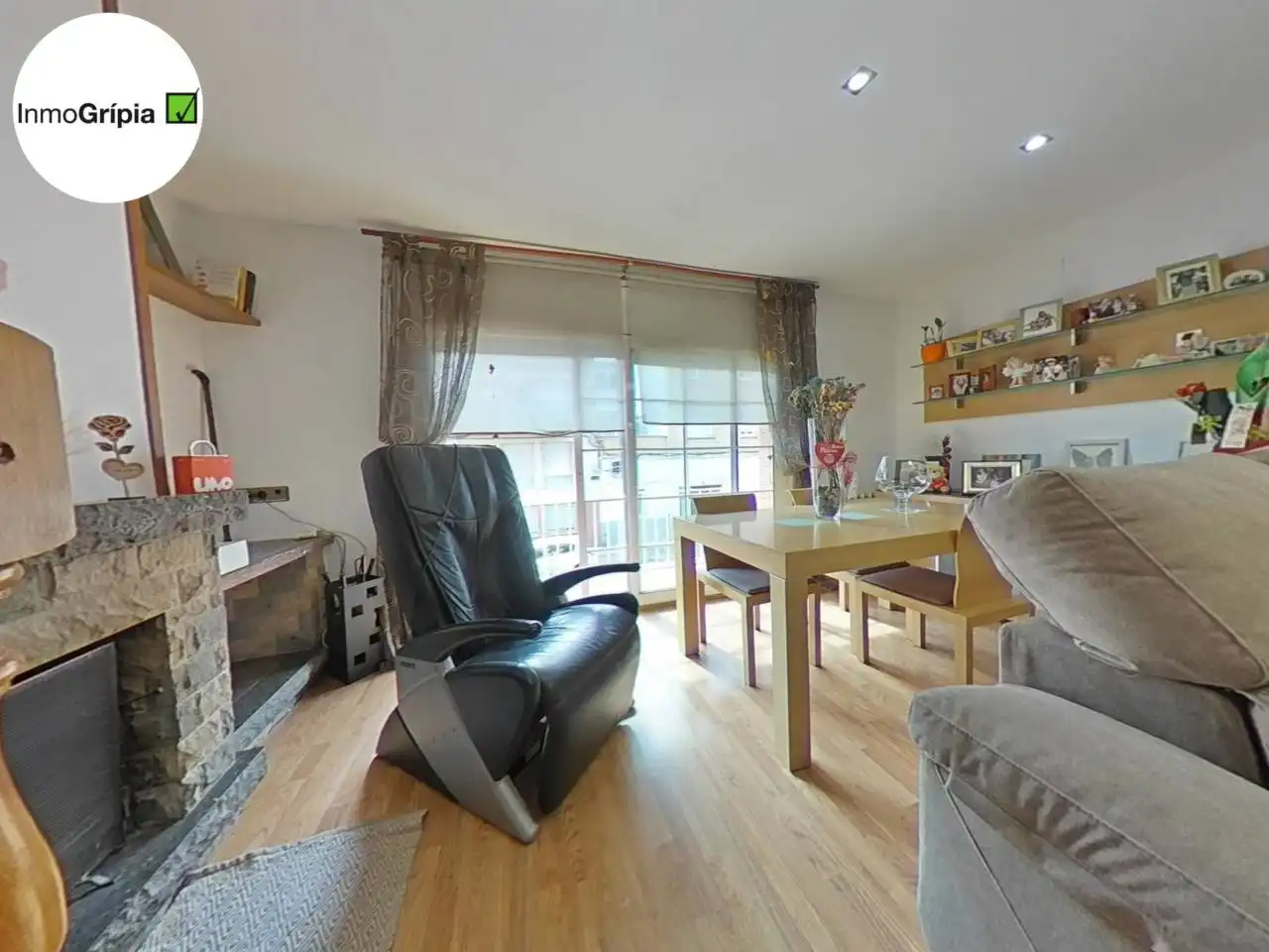 Living room of Houses for sale in Terrassa  with Air Conditioner, Heating and Parquet flooring
