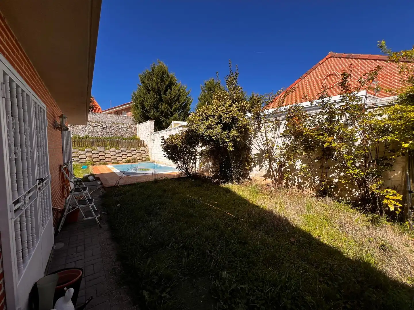 Jardín de Casa adosada en venta en Pozuelo del Rey con Calefacción, Piscina y Amueblado