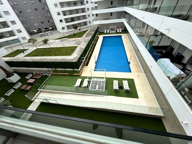 Piscina de Pis en venda en Marbella amb Aire condicionat, Terrassa i Moblat