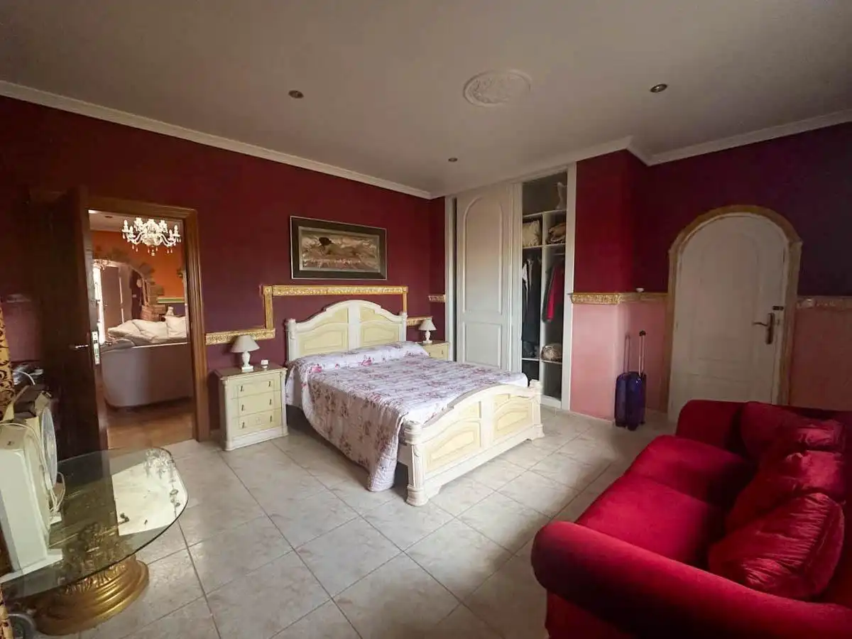 Habitación de Finca rústica en venta en Los Montesinos con Jardín privado, Piscina y Amueblado