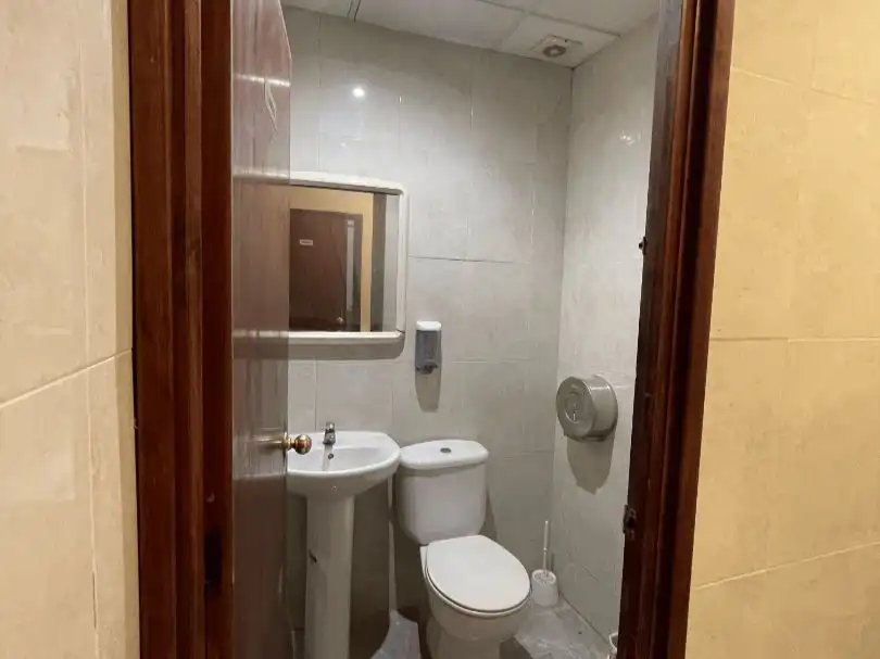 Badezimmer von Geschaftsraum zur Miete in Tortosa mit Terrasse