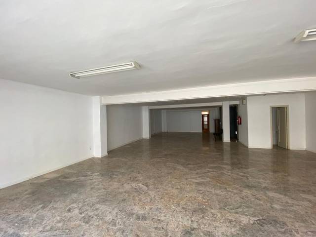 Local comercial en Alquiler en Creu de la Mà