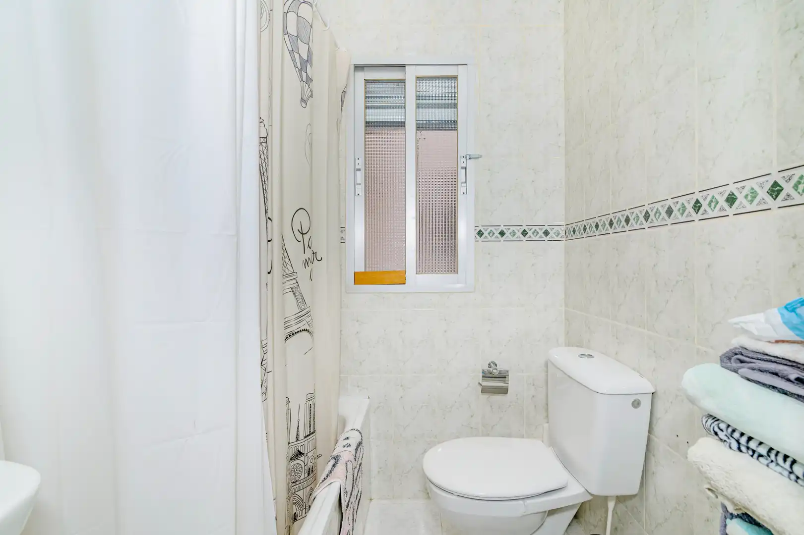 Badezimmer von Wohnung zum Verkauf in Granada mit Balkon