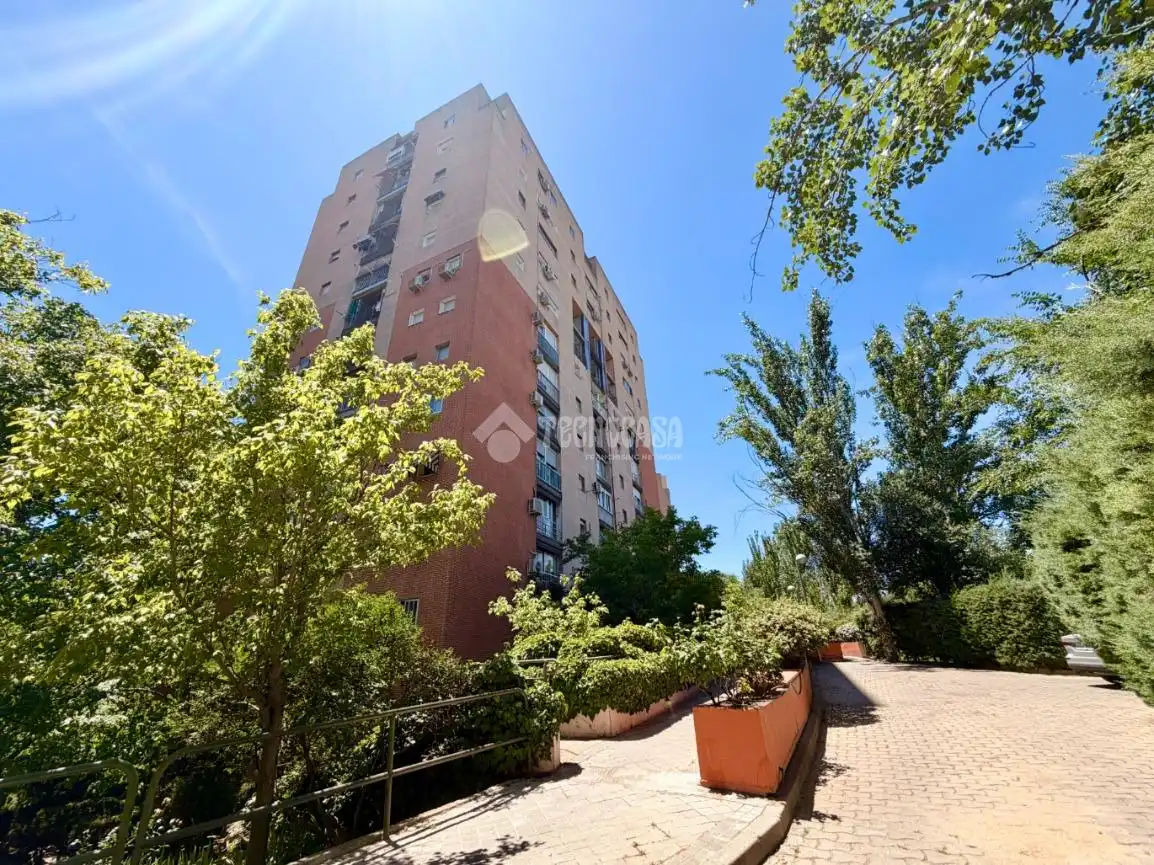Außenansicht von Wohnung zum Verkauf in Madrid mit Klimaanlage, Heizung und Terrasse