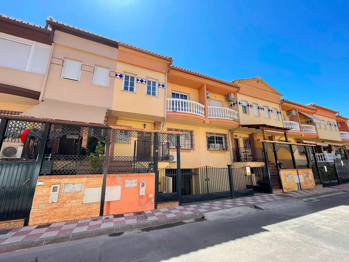 Exterior view of Houses for rent in Armilla  with Air Conditioner and Washing machine