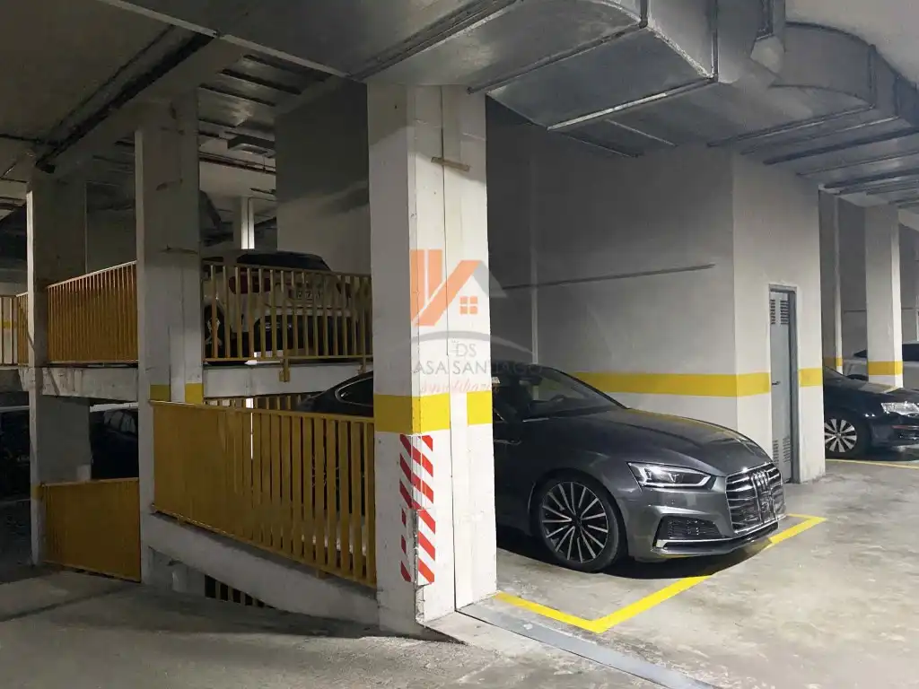 Parkplatz von Wohnung zum Verkauf in Ames mit Ofen