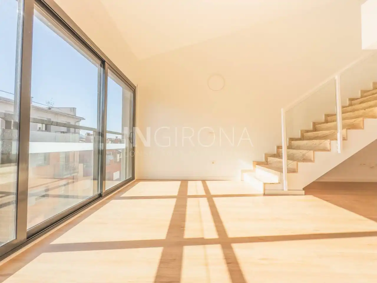 Sala d'estar de Pis en venda en Girona amb Aire condicionat, Calefacció i Parquet