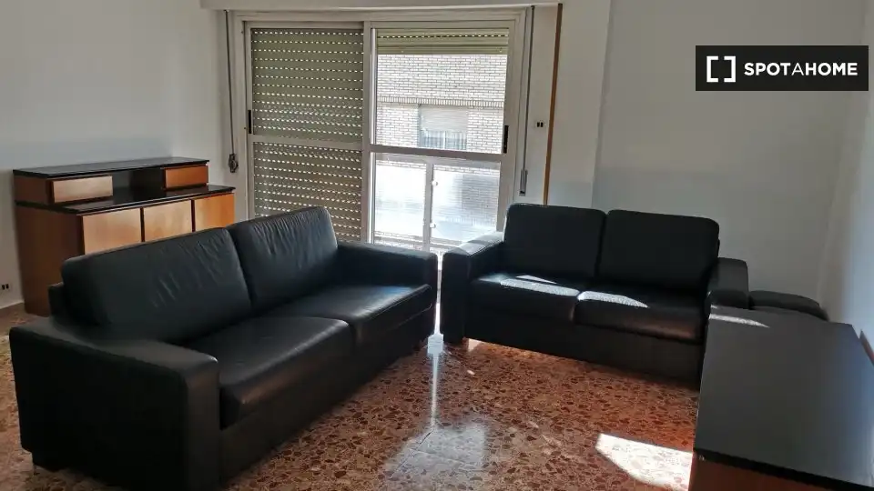 Room in Puente Tocinos