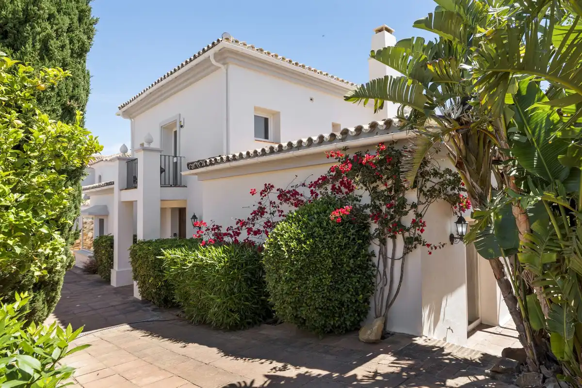 Vista exterior de Casa o chalet en venta en Manilva con Aire acondicionado, Jardín privado y Terraza
