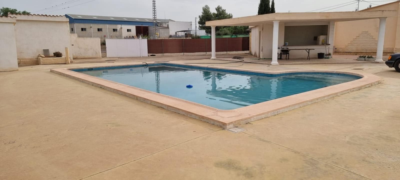 Piscina de Edifici en venda en Lorca