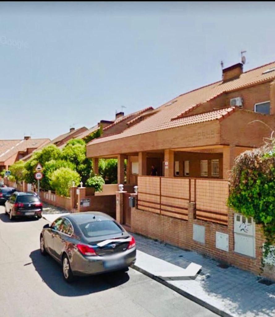 Vista exterior de Casa o xalet en venda en Villanueva de la Cañada amb Calefacció, Jardí privat i Terrassa