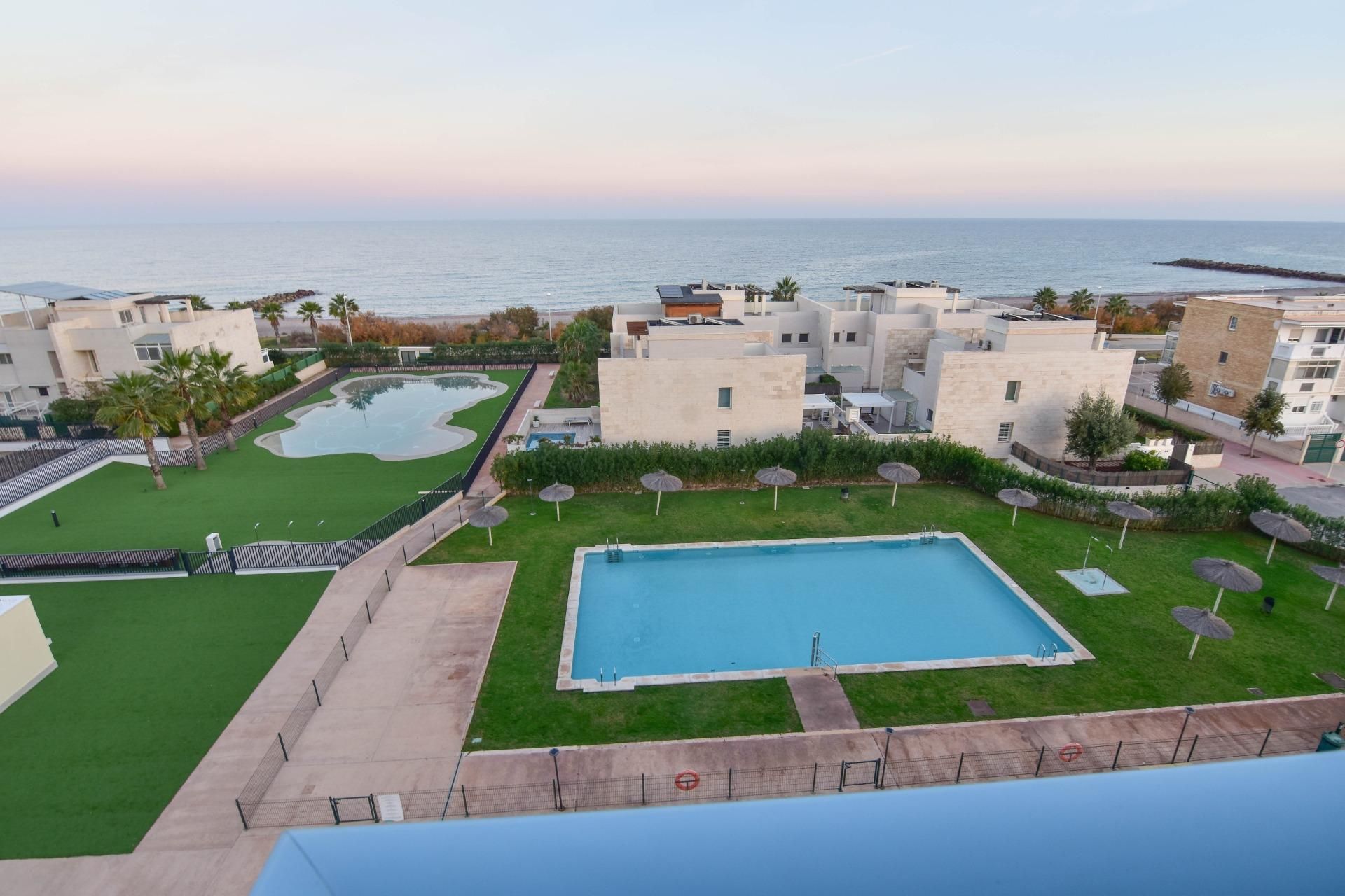 Piscina de Apartament de lloguer en El Puig de Santa Maria amb Aire condicionat, Jardí privat i Terrassa
