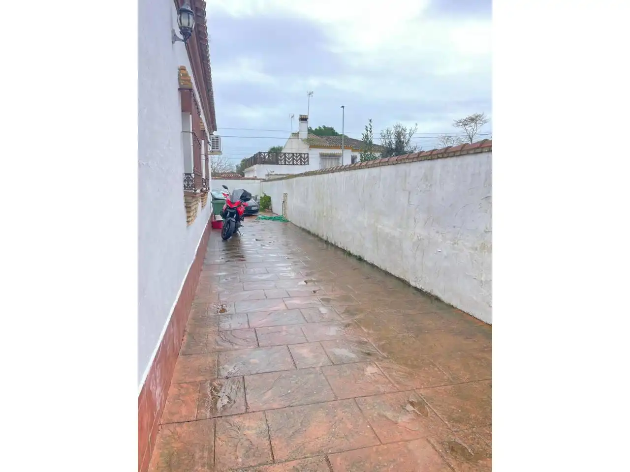 Vista exterior de Casa o xalet en venda en Chiclana de la Frontera amb Aire condicionat
