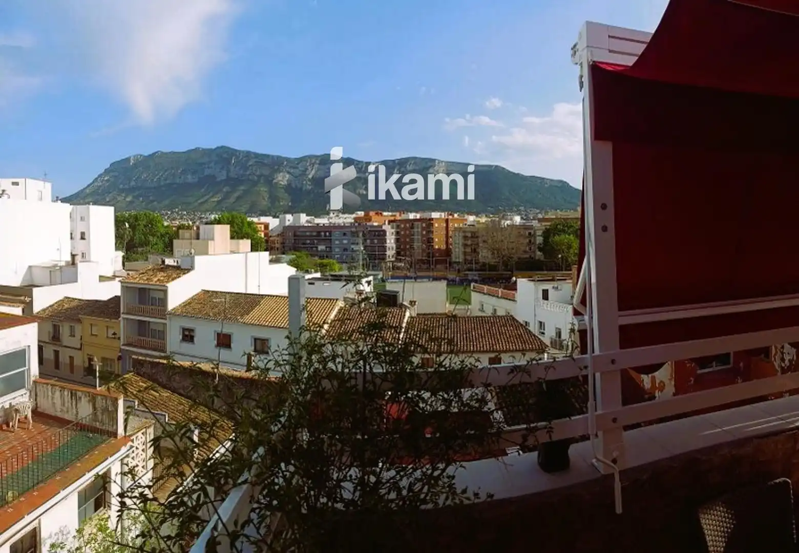 Vista exterior de Àtic en venda en Dénia amb Aire condicionat, Calefacció i Terrassa