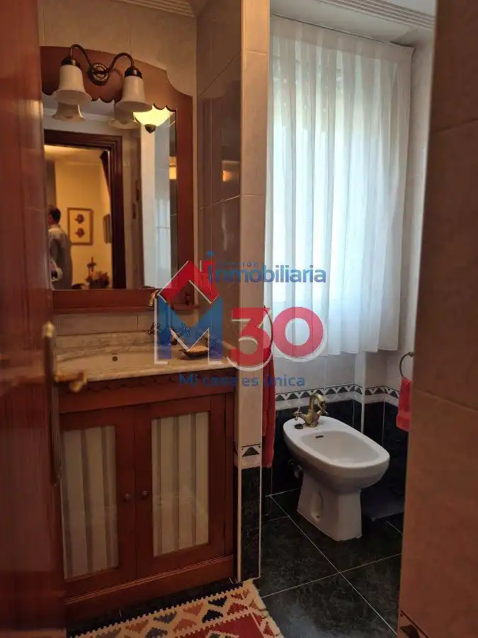 Bany de Casa adosada en venda en Miranda de Ebro amb Calefacció, Terrassa i Traster