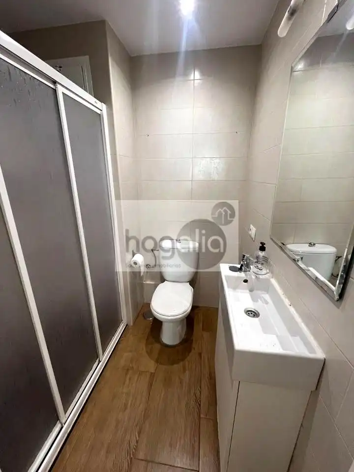 Badezimmer von Wohnung zur Miete in Sevilla mit Klimaanlage
