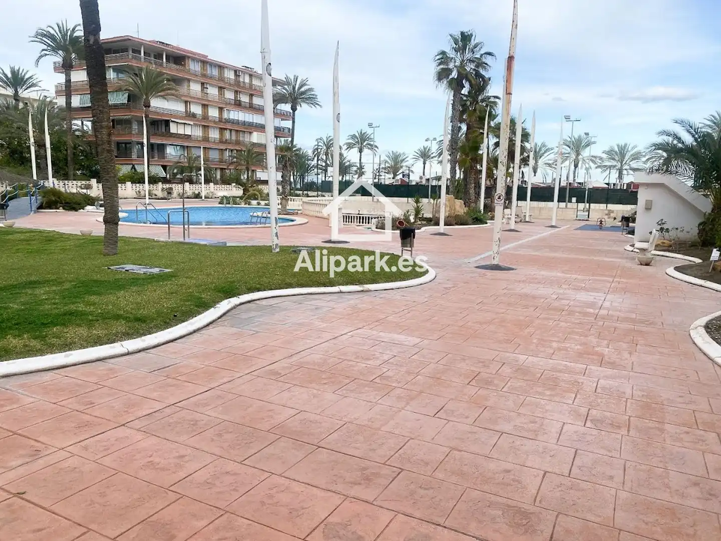 Aparcament de Pis en venda en Alicante / Alacant amb Aire condicionat, Calefacció i Terrassa