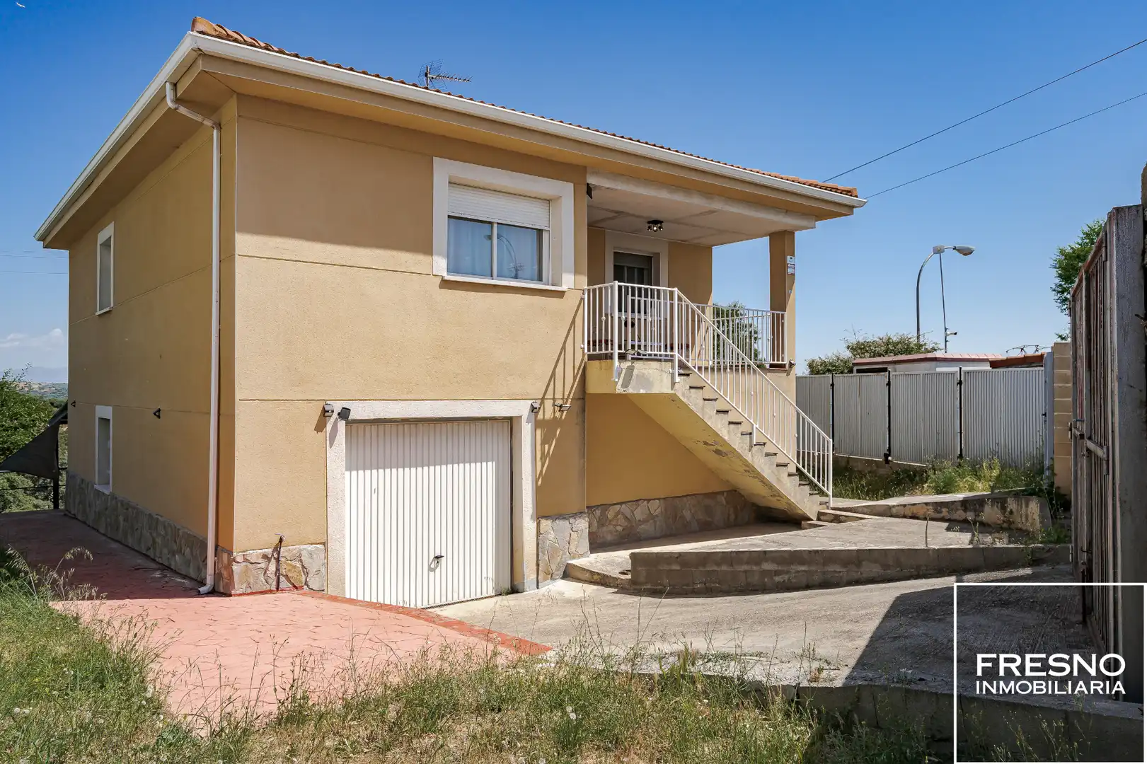 Vista exterior de Casa o chalet en venta en Galápagos con Calefacción, Jardín privado y Terraza