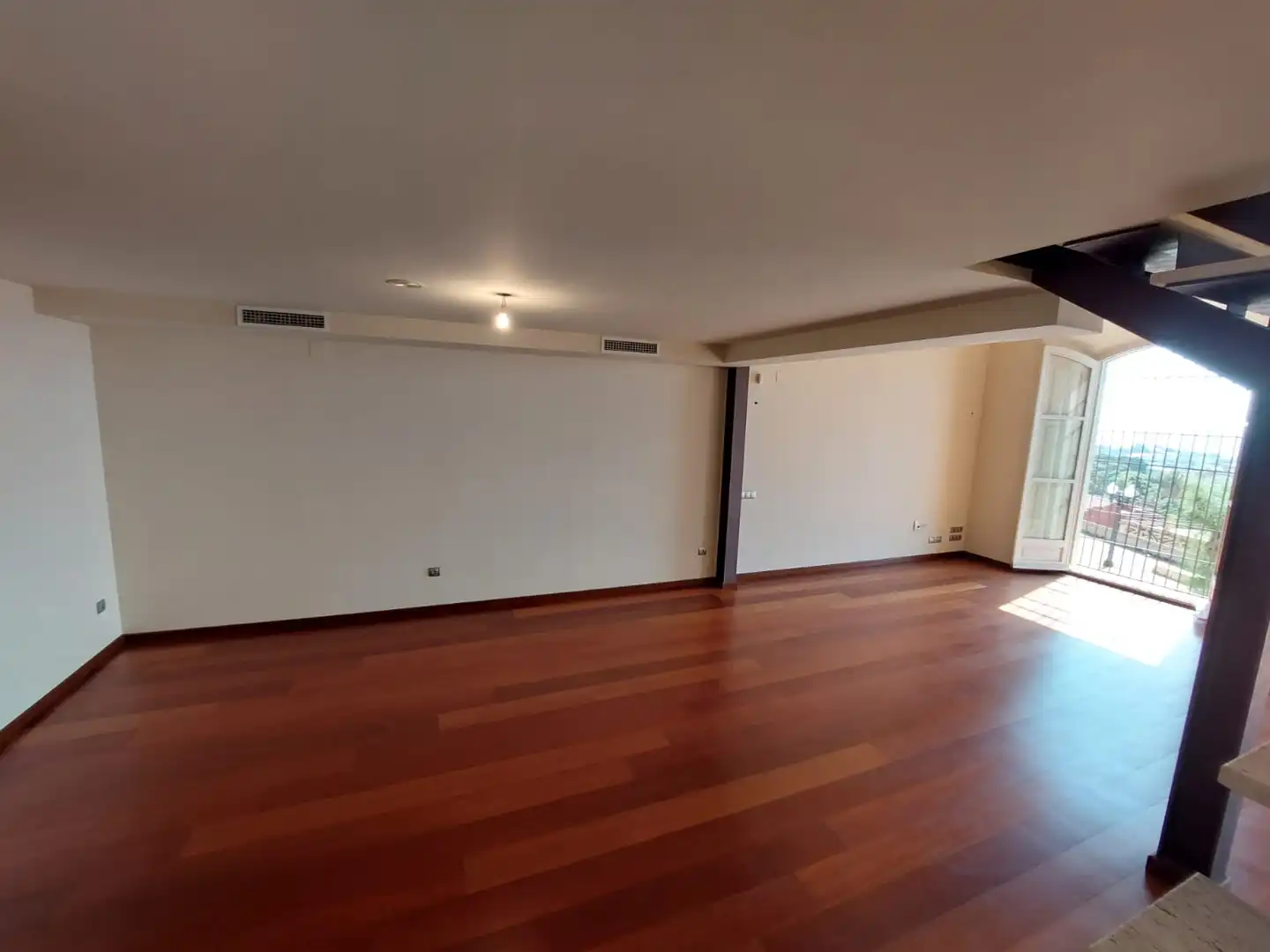 Dúplex de alquiler en Calle Estany, Nou Eixample Sud