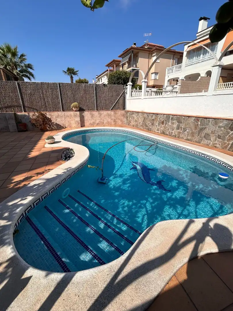 Piscina de Casa adosada en venda en Sant Pere de Ribes
